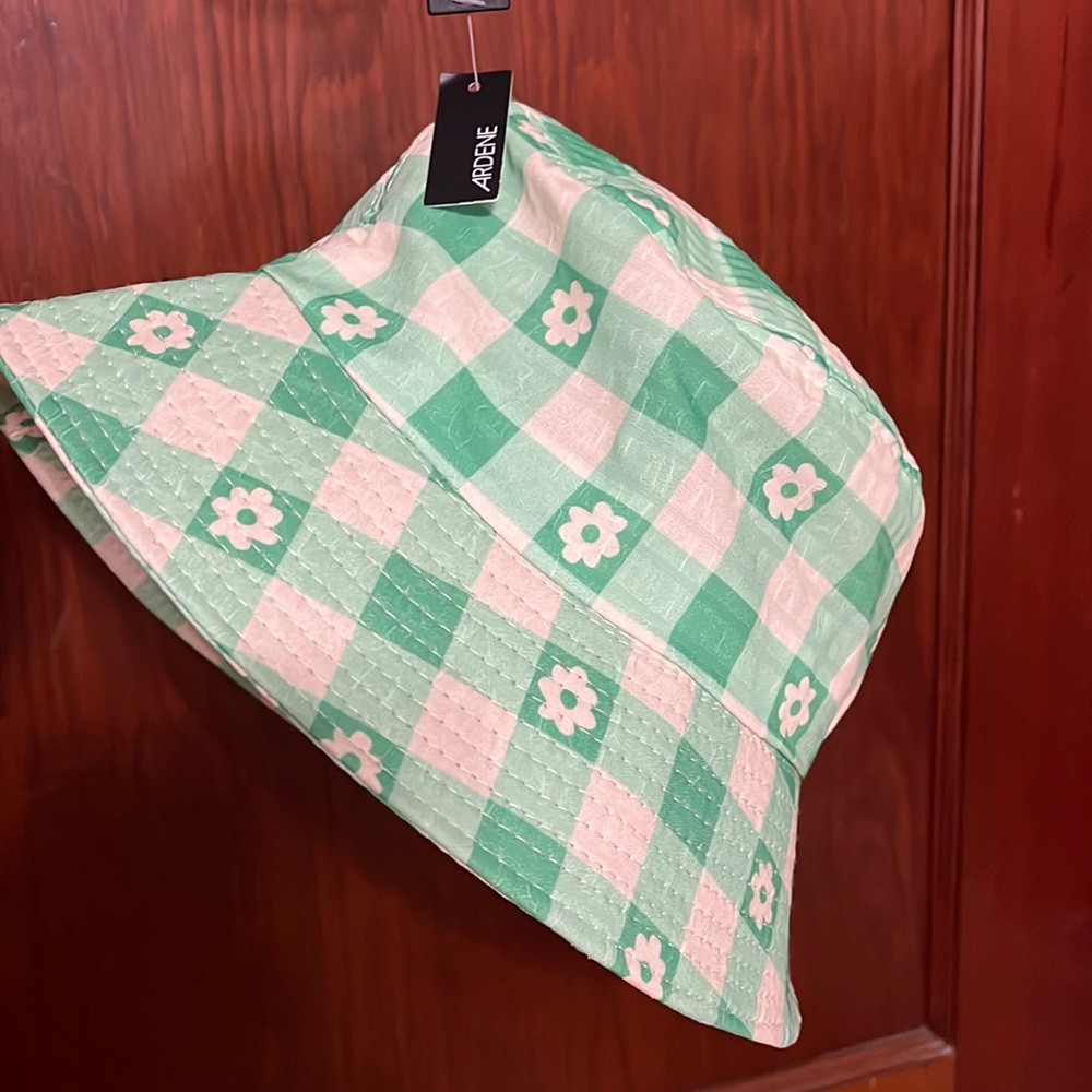 Green flower bucket hat NWT